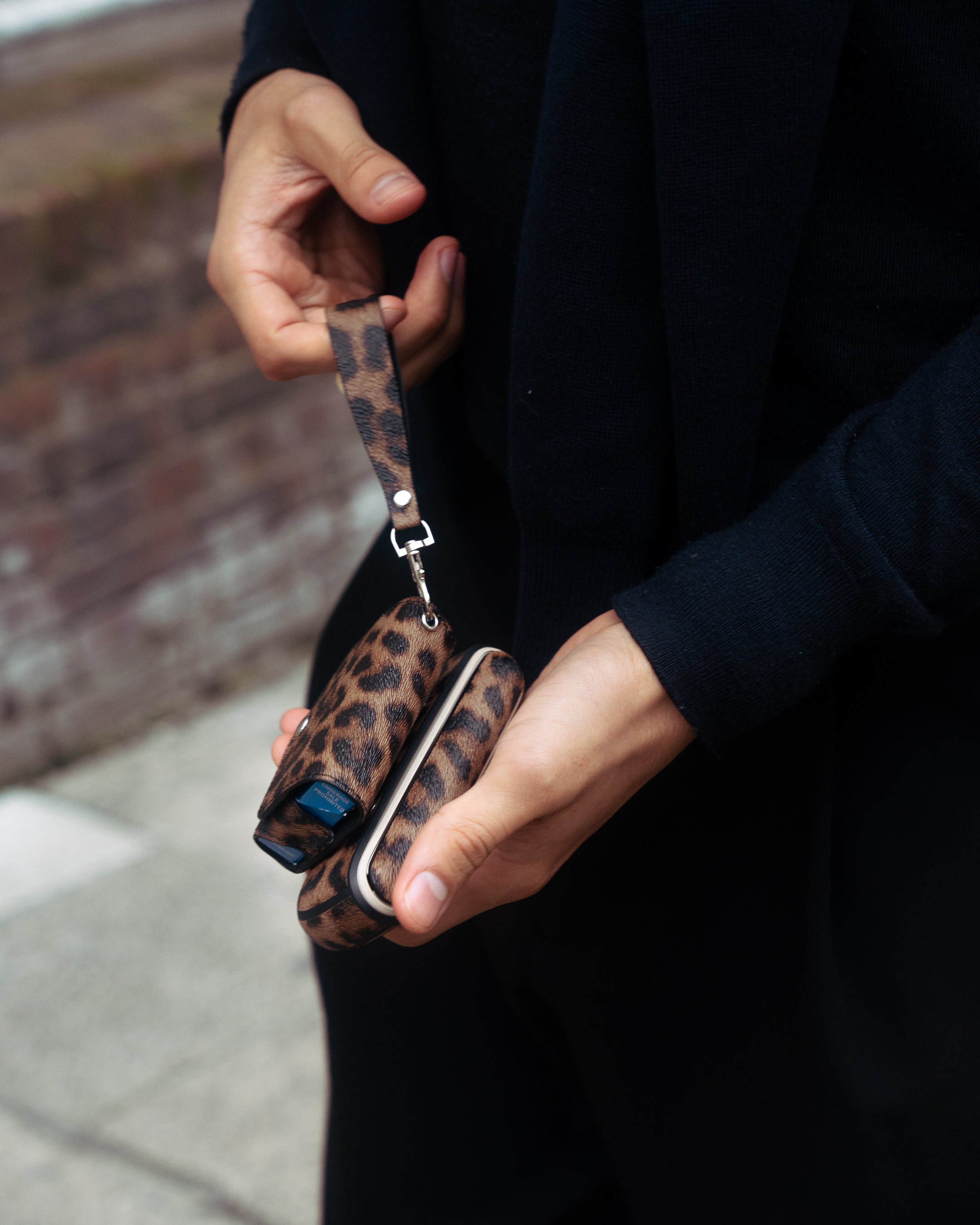 LEOPARD BROWN HOLDER