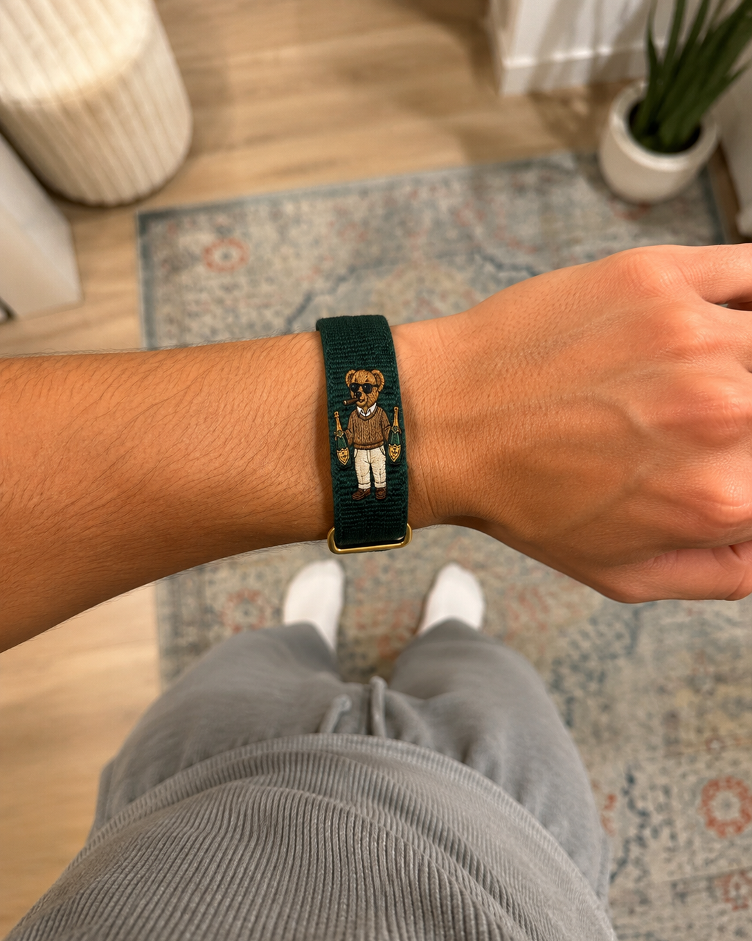 Green bear embroidered band worn on the wrist - Lorenzi Paris